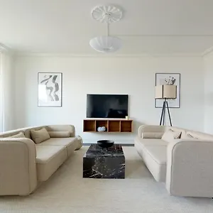 https://beautiful-3-bedroom-flat-near-shopping-metro.copenhagenhotelselect.com